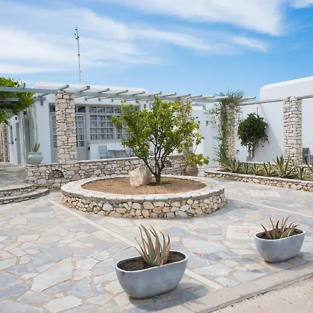 Navi B4 Brand New In Naousa * Livadia (Paros)